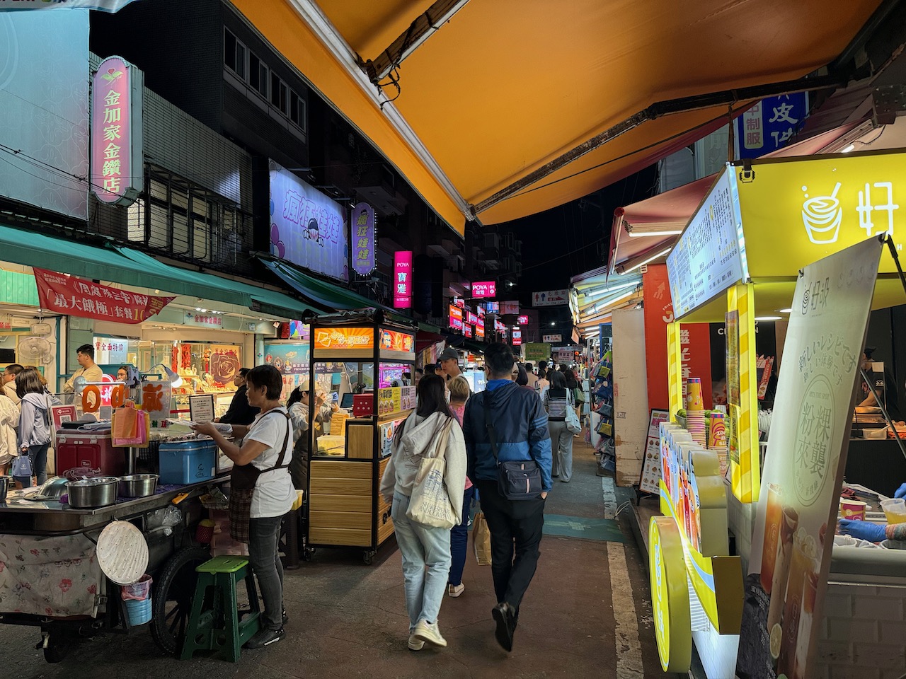 Linjiang night market in Taipei