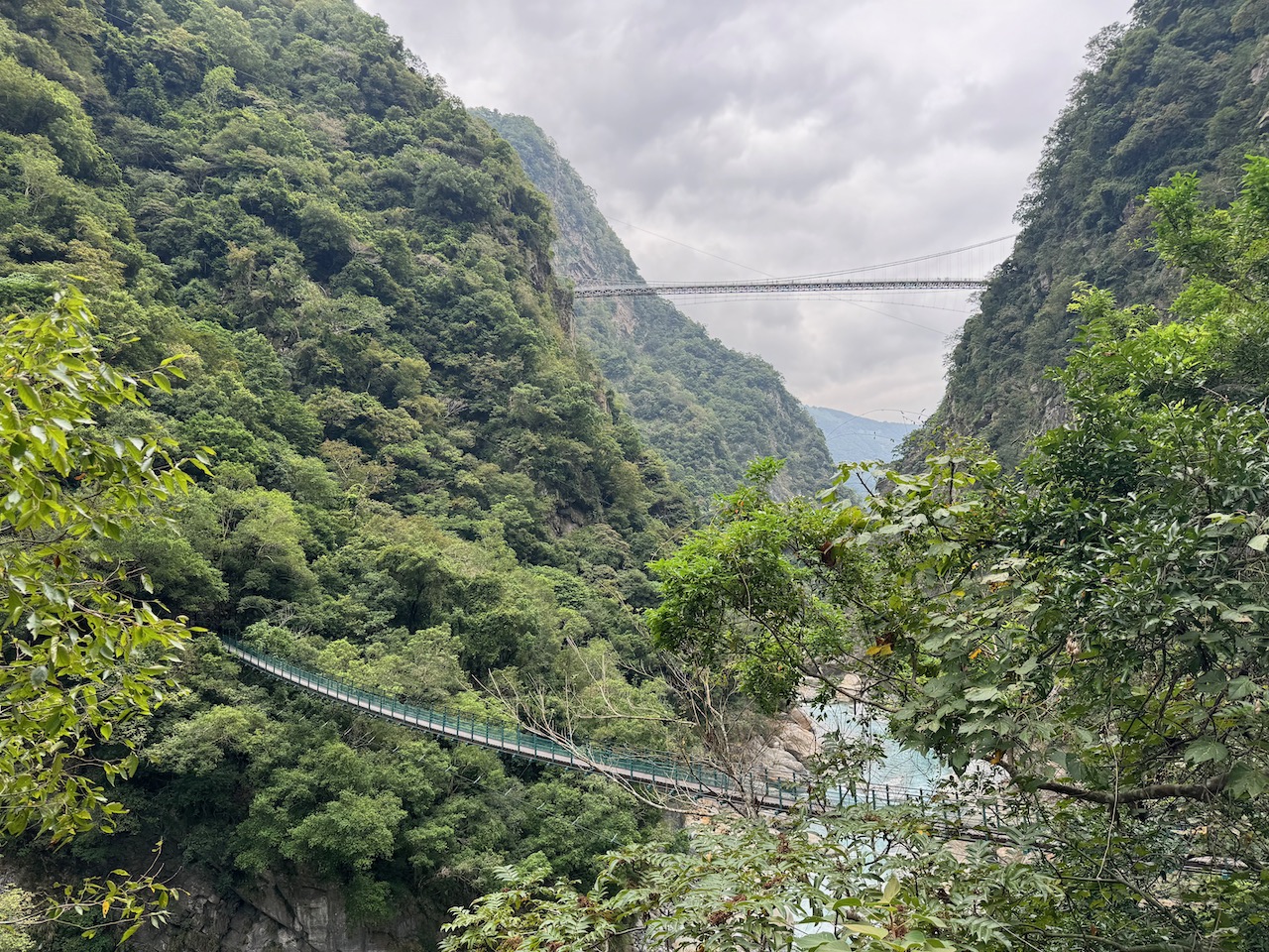 Footbridges over the Taroko gorge