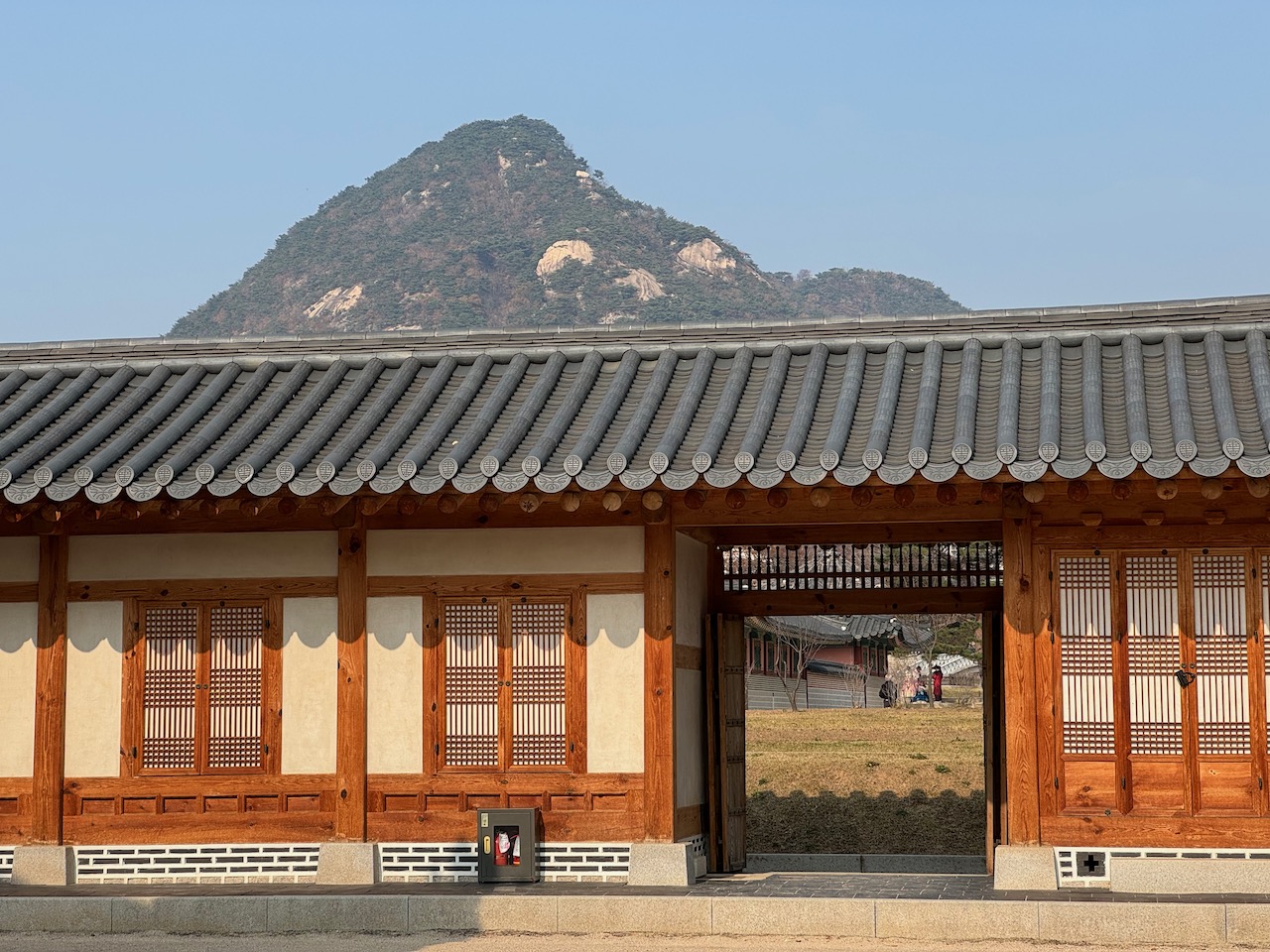 Gyeongbokgung with Bukaksan mountain in the background